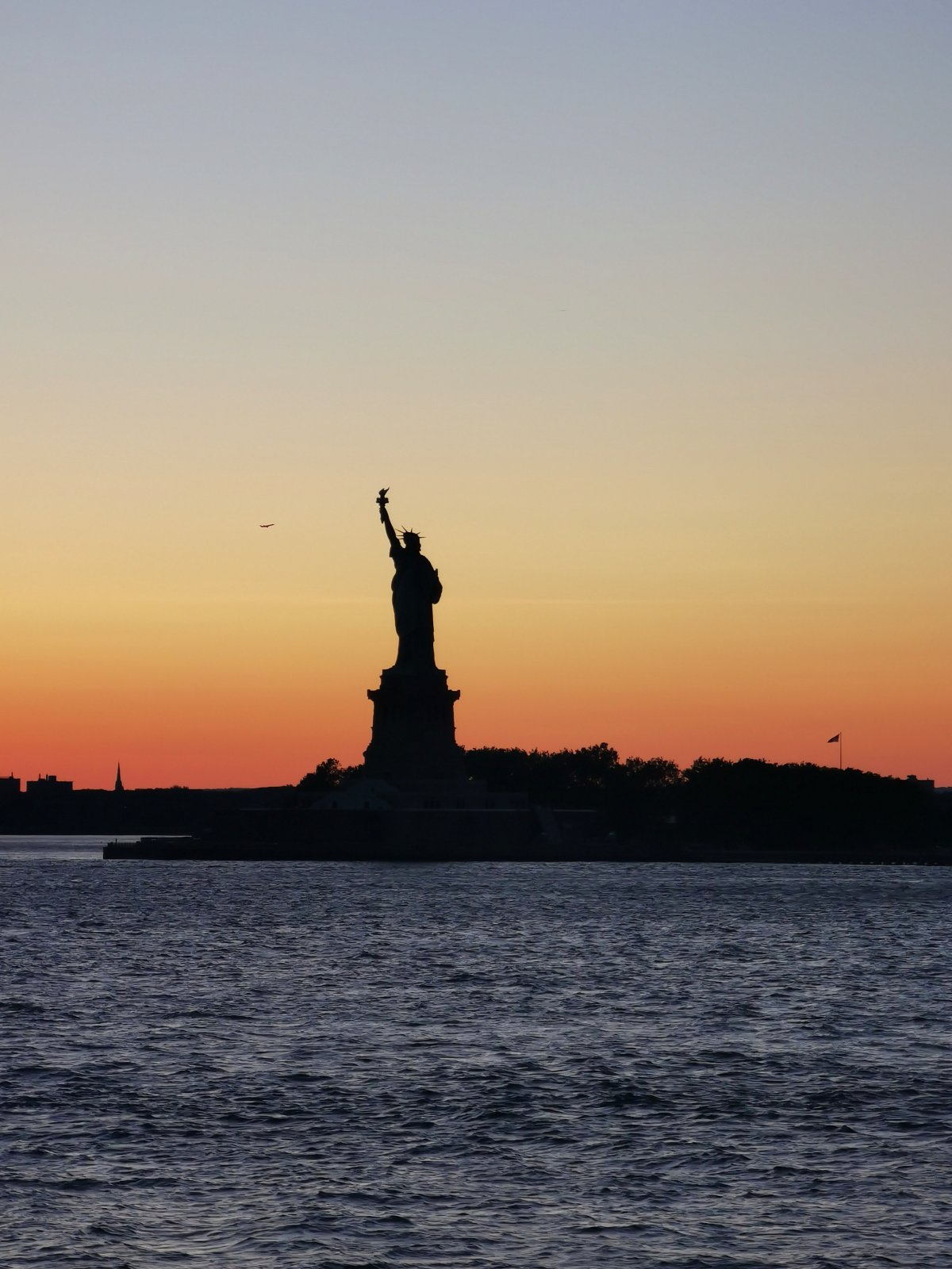 Freiheitsstatue bei Sonnenuntergang