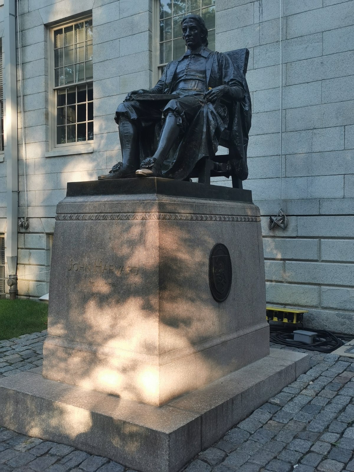 Statue von John Harvard