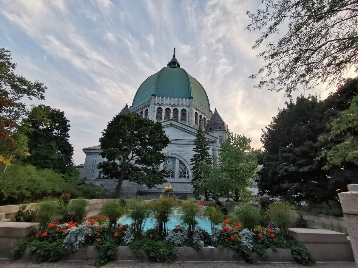 St.-Josefs-Oratorium mit Fontaine de la rédemption 