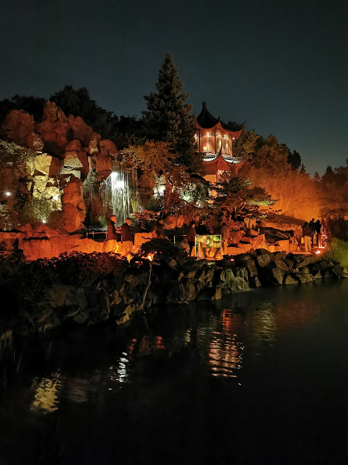 Chinesischer Garten bei Nacht