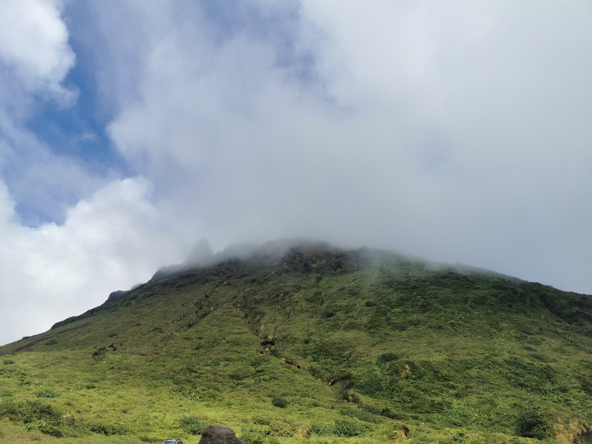 La Soufrière mit Nebelschleier