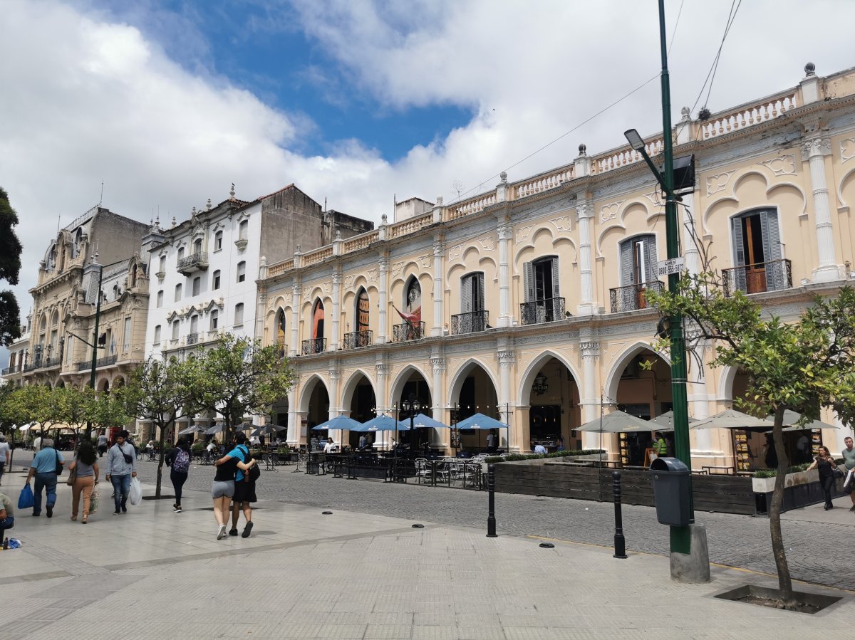 Calle Bartolomé Mitre, an der Plaza 9 de Julio