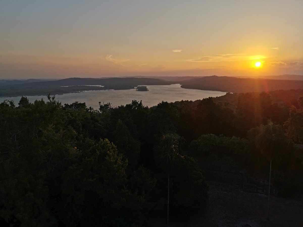 Sonnenuntergang in Yaxhá 