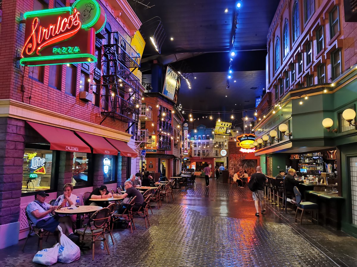 Gässchen mit Restaurants