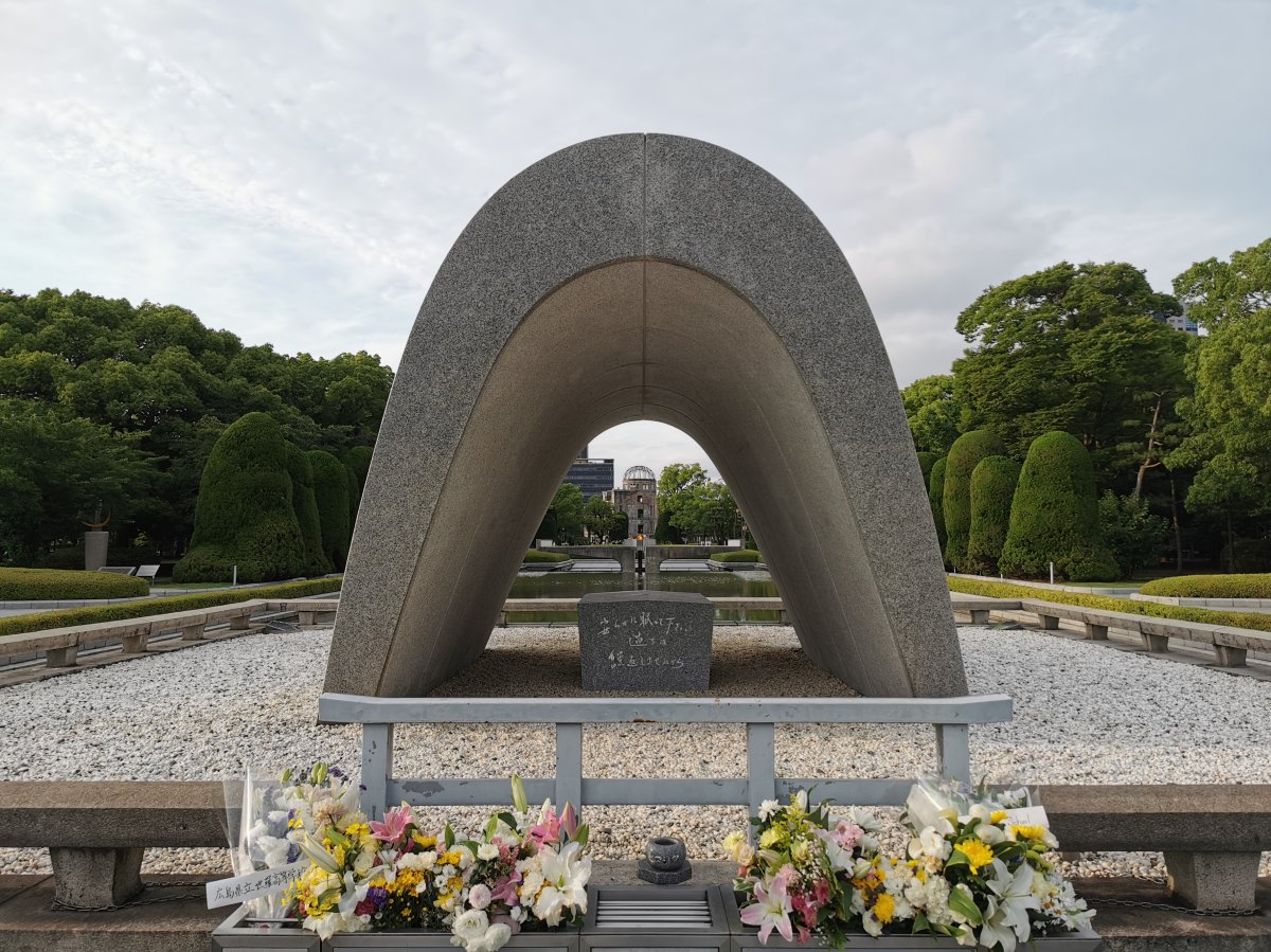 Kenotaph, Friedensflamme und Atombombenkuppel